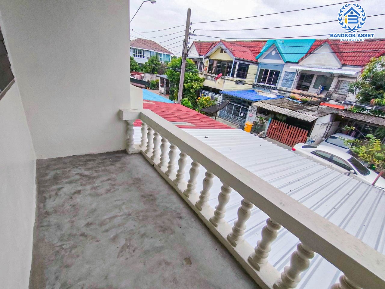 *****บ้านมือสองตกแต่งใหม่ ม.ซอยทวีวัฒนา39  เลียบคลองทวีวัฒนา เนื้อที่ 21 ตร.ว. ฟังก์ชัน 2 ห้องนอน 2 ห้องน้ำ จอดรถได้ 1 คัน บนสุดยอดทำเลเดินทางสะดวก ใกล้ทางคู่ขนานลอยฟ้าบรมราชชนนี ม.มหิดล เซ็นทรัลศาลายา และรายล้อมด้วยสิ่งอำนวยความสะดวกครบ